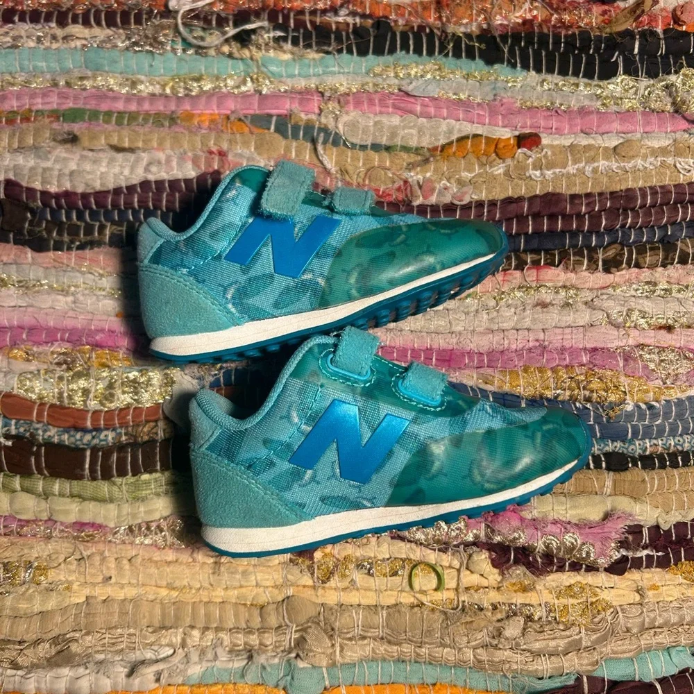 New Balance 410 Turquoise Blue Butterfly Print Size 6 🦋